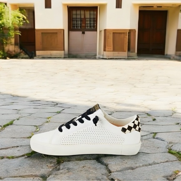 Vintage Havana White Star Sneakers - Picture 7 of 13
